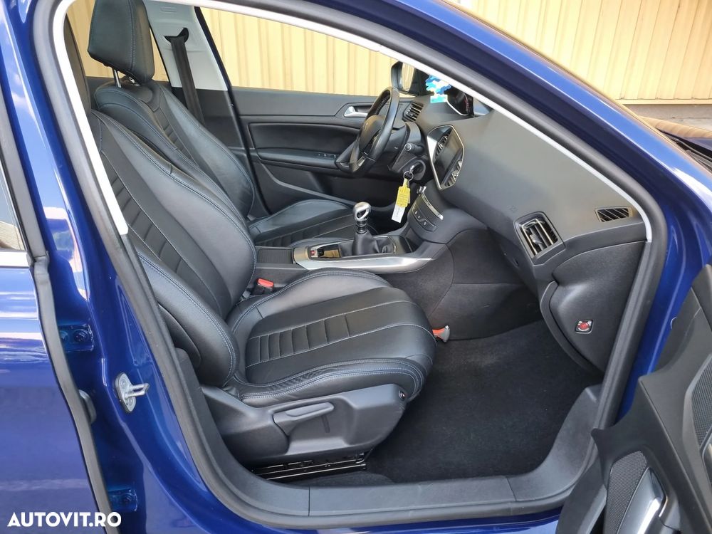 Peugeot 308 SW 1.2 L PureTech Turbo S&S Allure - 6