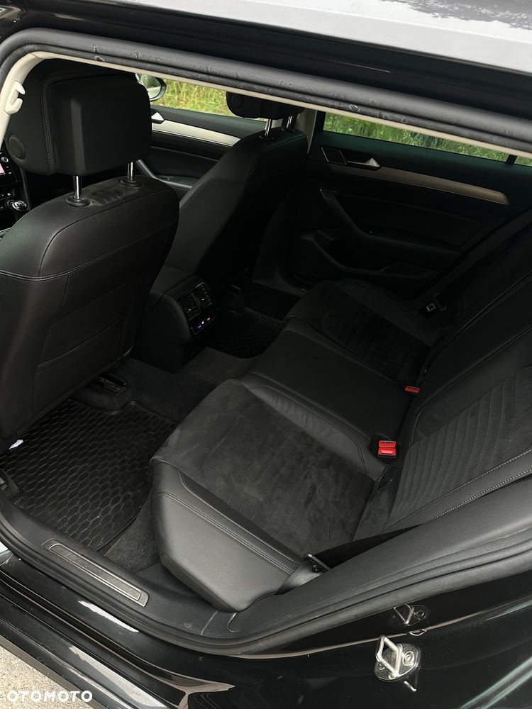 Volkswagen Passat Variant 2.0 TDI (BlueMotion Technology) Highline - 11