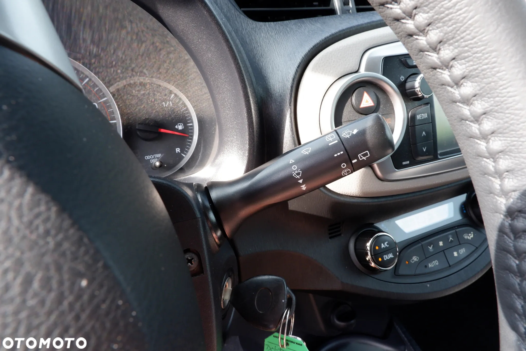 Toyota Yaris 1.0 Sol - 19
