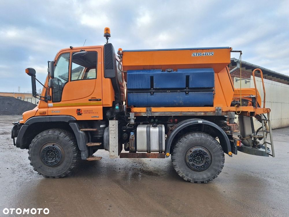 Versalift Unimog U 400 4X4 - 9