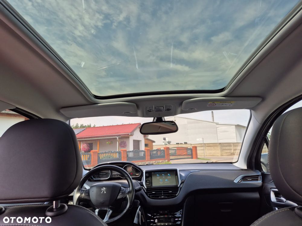 Peugeot 2008 1.2 Pure Tech Allure S&S - 13