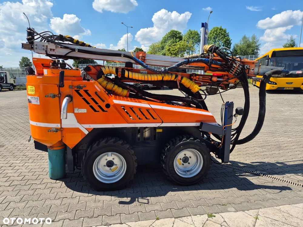 Sandvik Tamrock COMMANDO 120R 4X4 / WIERTNICA DO SKAŁ / SERWISOWANA / 1 WŁ / PEŁNA DOKUMENTACJA / WIELE CZĘŚCI ZAMIENNYCH / ZDALNE STEROWANIE / SILNIK CAT / TRANSPORT / NOWE OPONY - 7