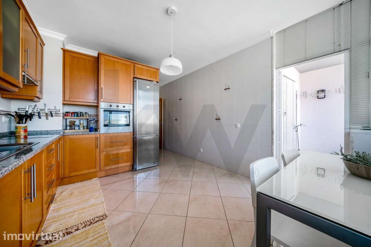 Apartamento T3 com Duas Frentes e Vista Mar na Avenida Gulbenkian, Far - Grande imagem: 5/34