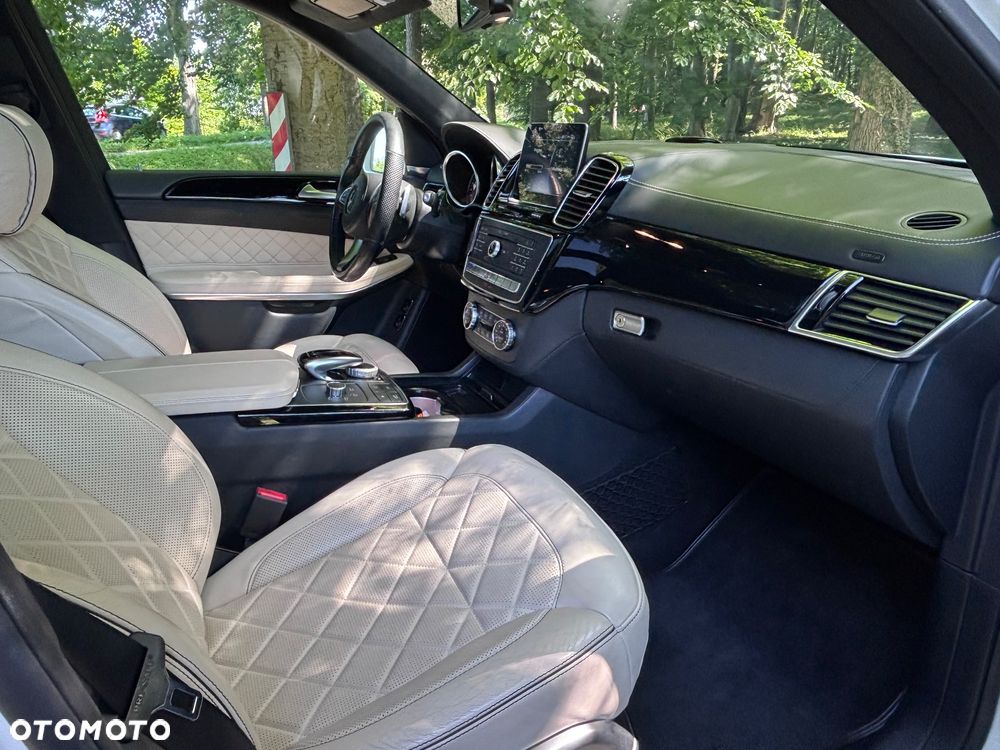 Mercedes-Benz GLS - 19