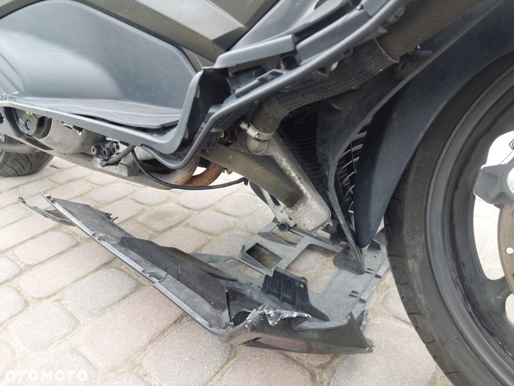 Yamaha Tmax - 12