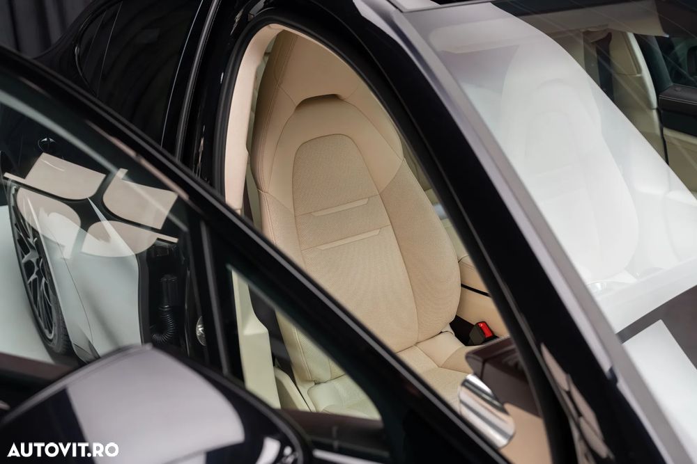Porsche Panamera 4 - 36