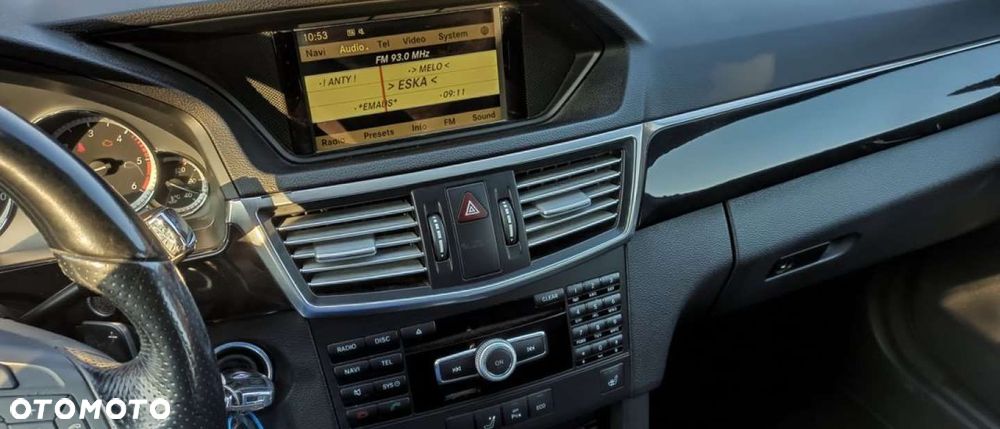 Mercedes-Benz Klasa E 250 CDI DPF BlueEFFICIENCY 7G-TRONIC Elegance - 27