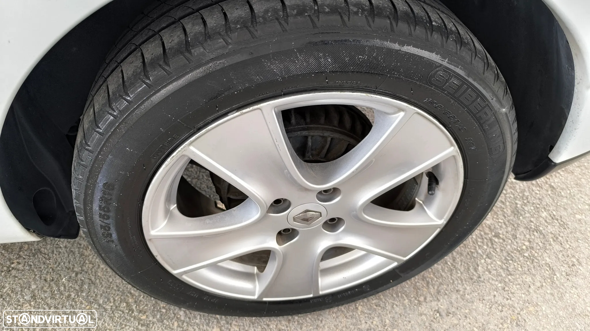 Renault Clio Sport Tourer 1.5 dCi Dynamique S - 31