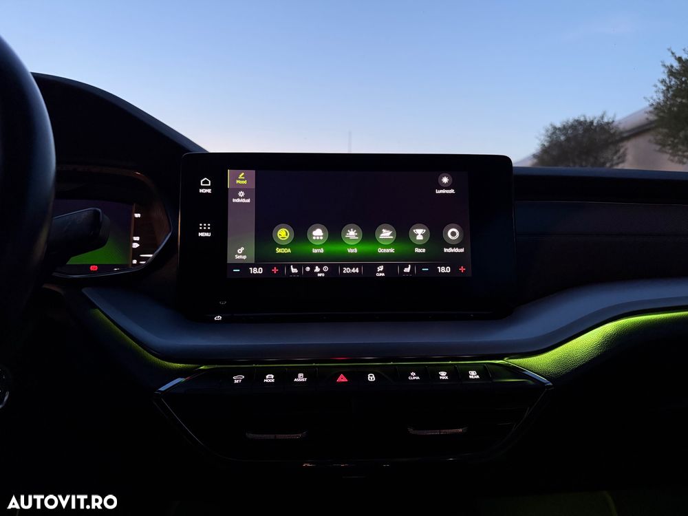 Skoda Octavia 2.0 TDI STYLE DSG - 24