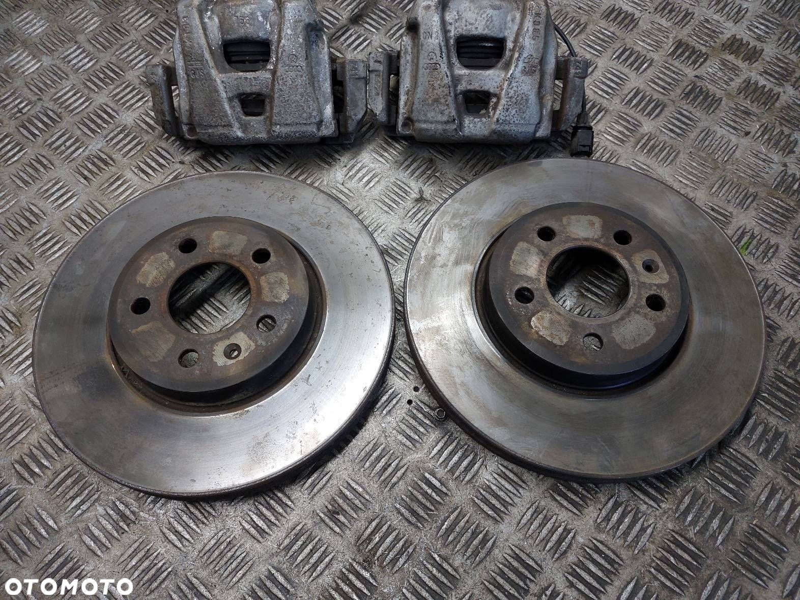 TARCZE HAMULCOWE PRZÓD + KLOCKI + ZACISKI AUDI A4 B8 1.8 TFSI - 2