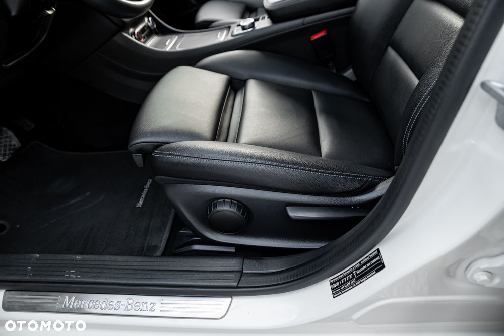 Mercedes-Benz GLA 200 7G-DCT - 21