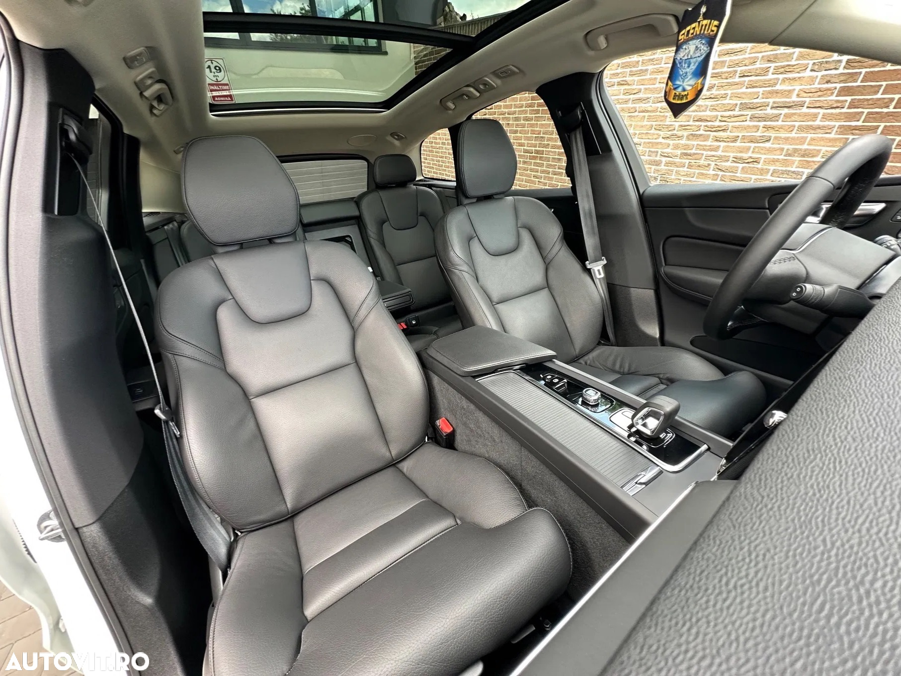 Volvo XC 60 B4 MHEV AT8 FWD Momentum Pro - 16
