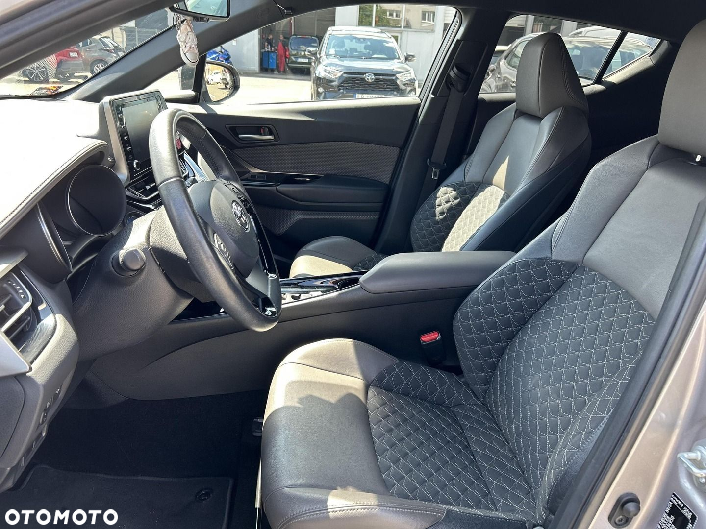 Toyota C-HR - 11