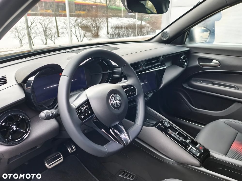 Alfa Romeo Junior 1.2 mHEV Ti eDCT - 11