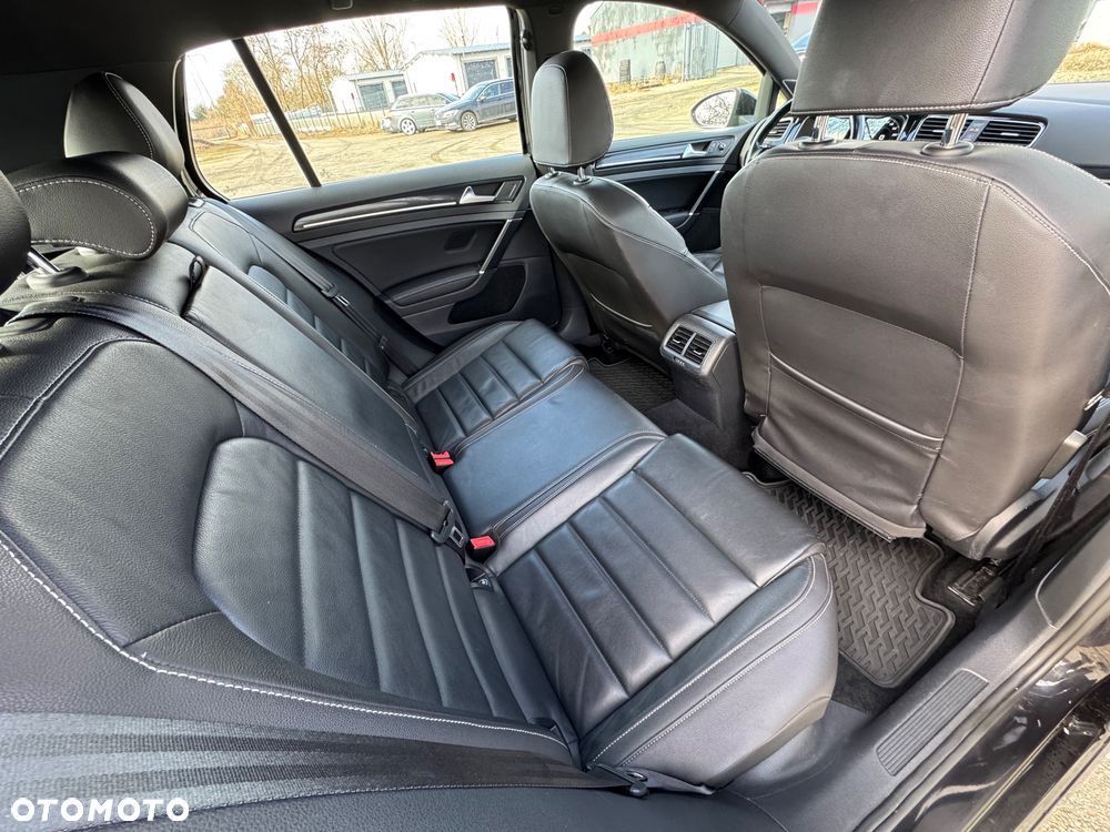 Volkswagen Golf - 10