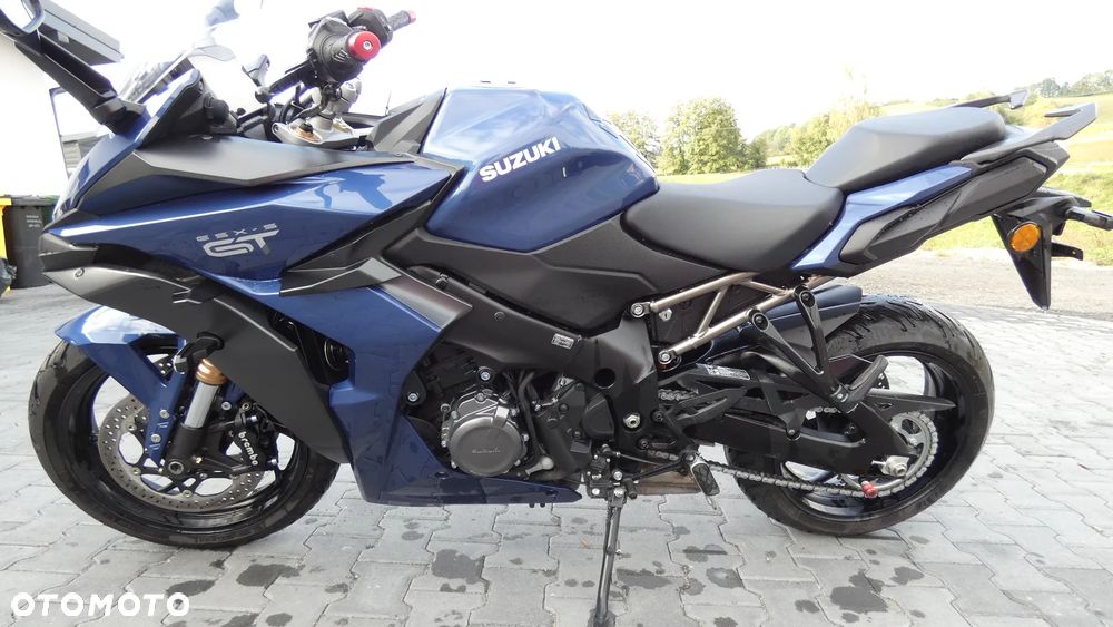 Suzuki GSX - 6