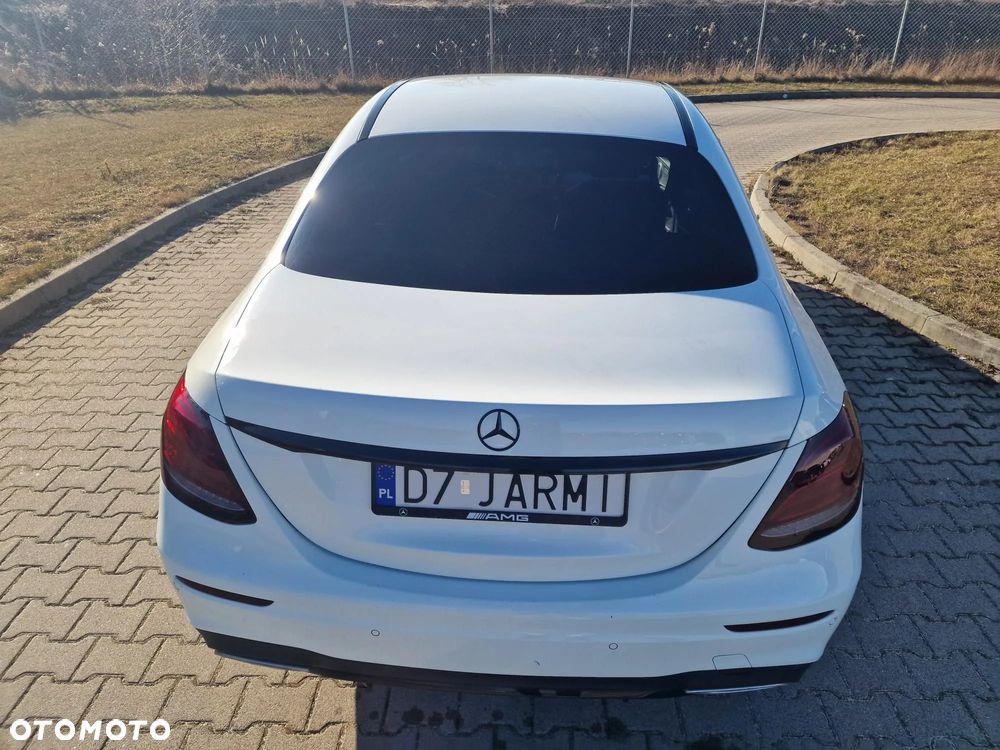 Mercedes-Benz Klasa E 220 d 4-Matic 9G-TRONIC - 4