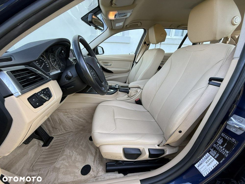 BMW Seria 3 320i Luxury Line - 37