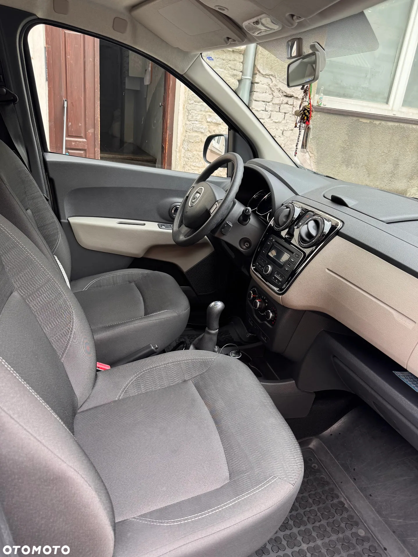 Dacia Lodgy 1.6 SCe Laureate S&S - 11