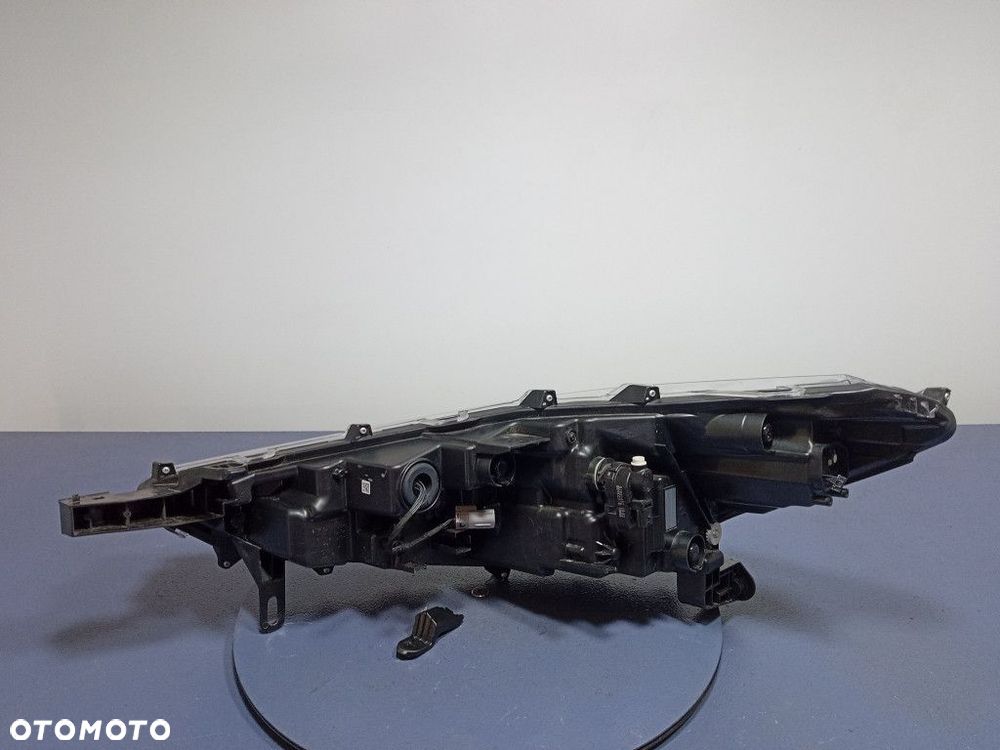 TOYOTA COROLLA XG10 CROSS REFLEKTOR PRAWY FULL LED - 2