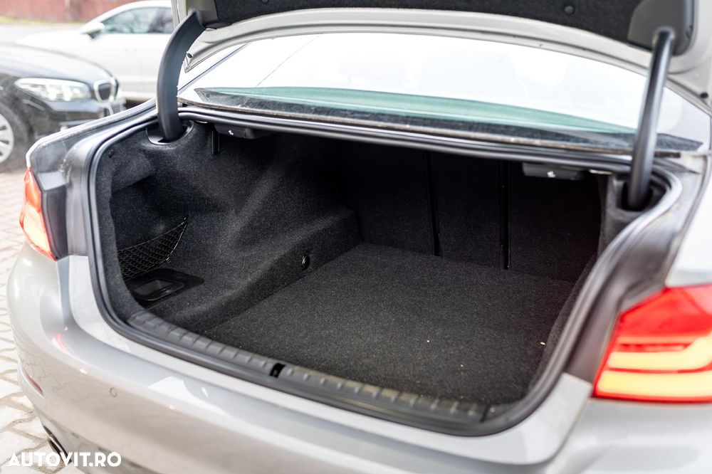 BMW Seria 5 520i Aut. Luxury Line - 11