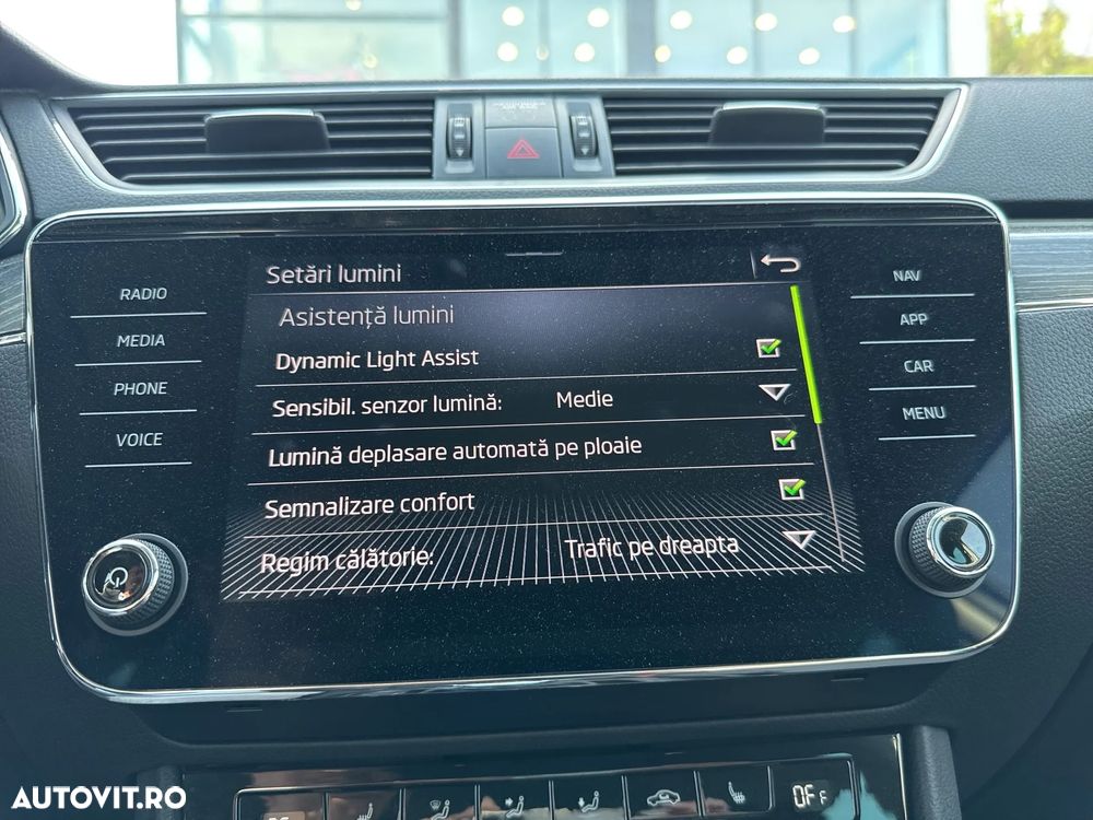 Skoda Superb 2.0 TDI DSG Style - 27