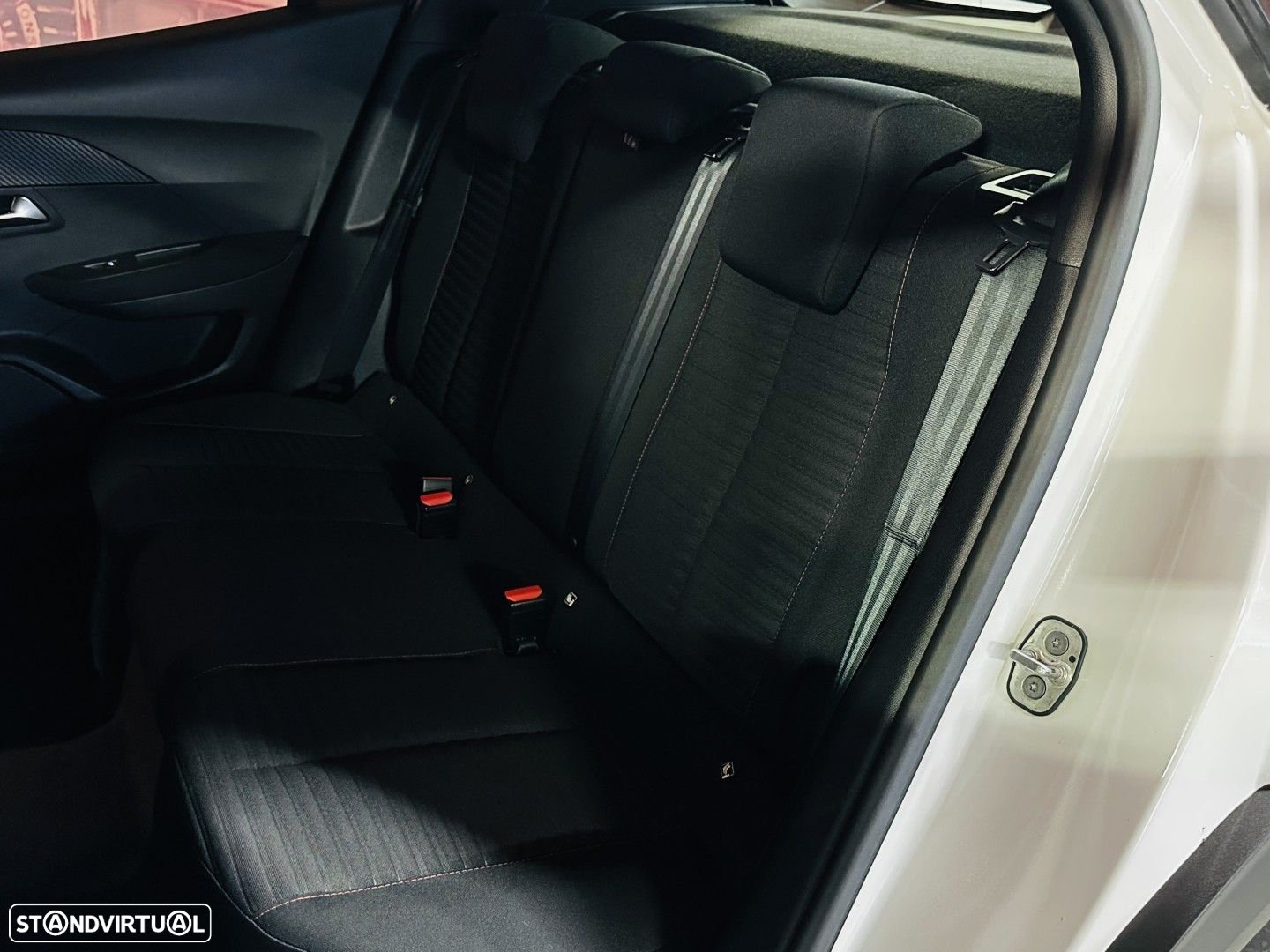 Peugeot 2008 1.2 PureTech Active Pack EAT8 - 7