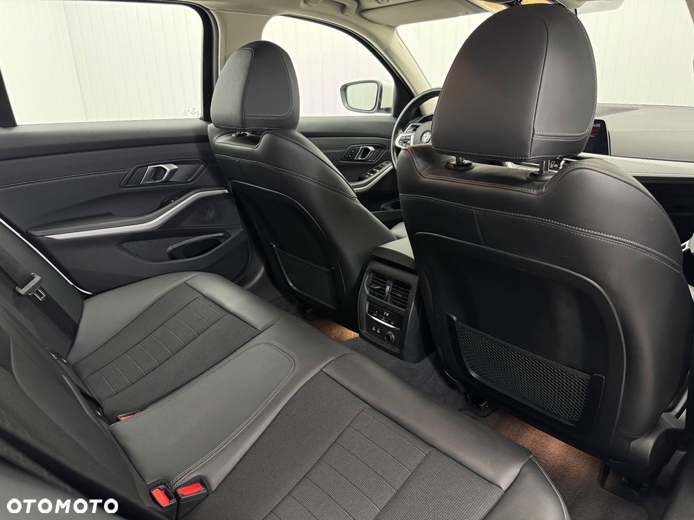 BMW Seria 3 318d Touring Advantage - 29