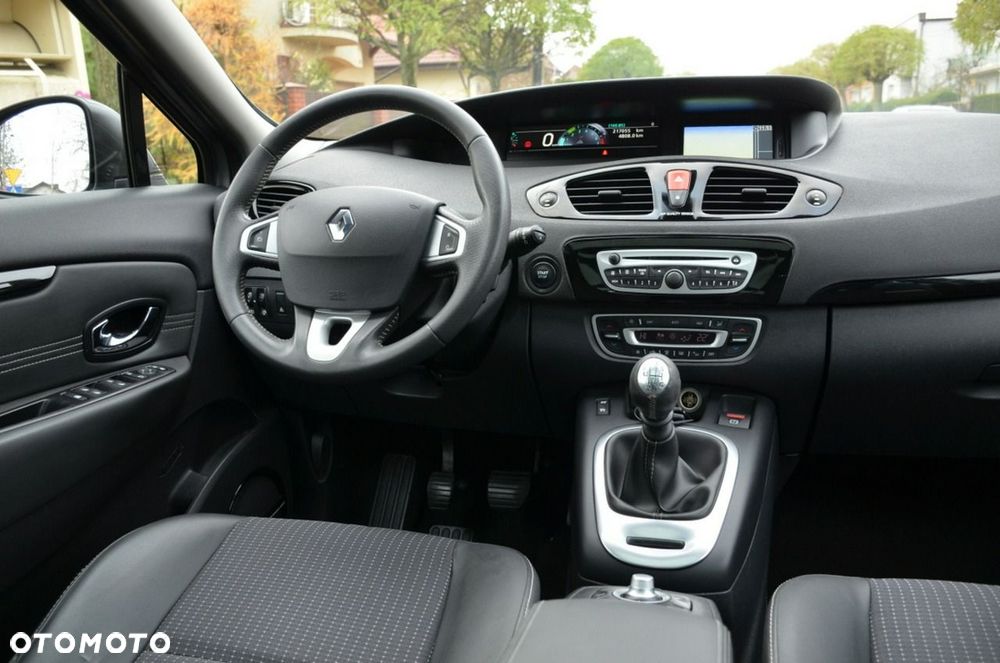Renault Grand Scenic - 33