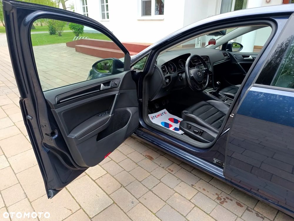 Volkswagen Golf 1.6 TDI BlueMotion Comfortline - 24