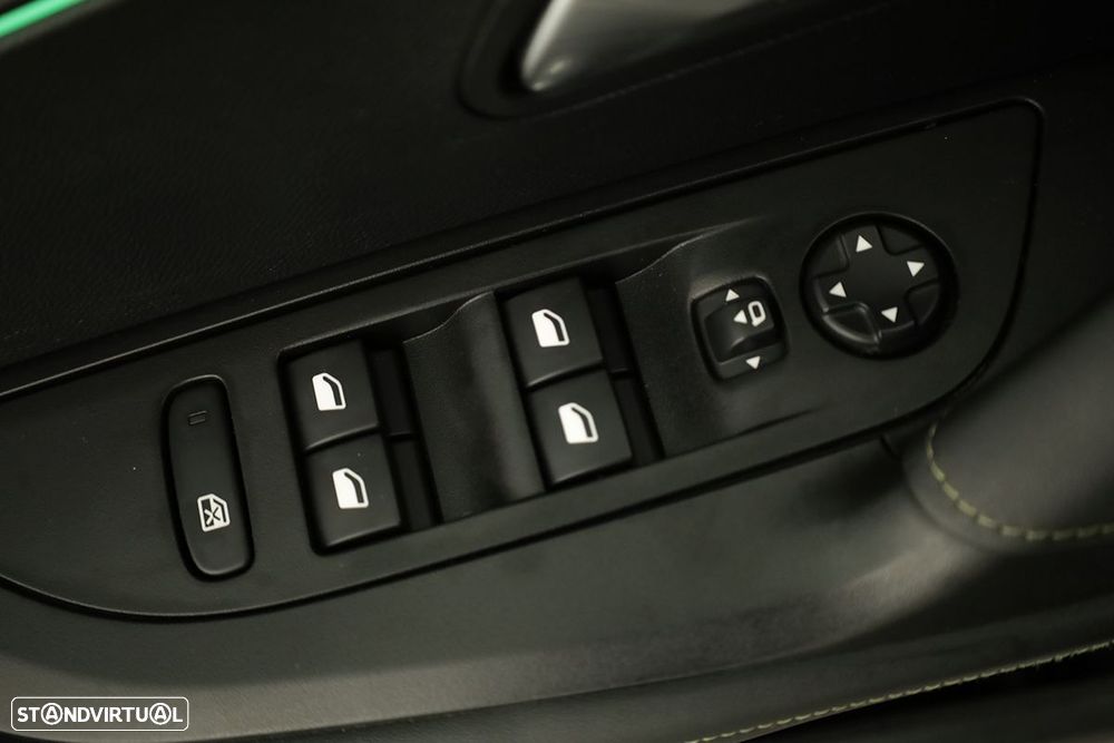 Peugeot 2008 1.2 PureTech GT EAT8 - 18