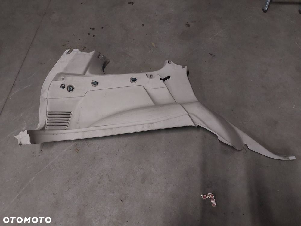 BOCZEK BAGAŻNIKA LEWY JEEP GRAND CHEROKEE WK - 1