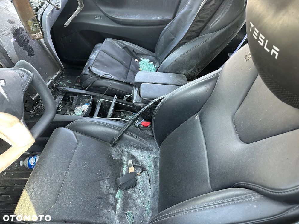 Tesla Model X - 10