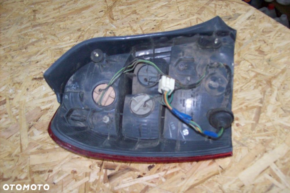 LAMPA TYLNA PRAWA MAZDA 323F/R1287 - 3