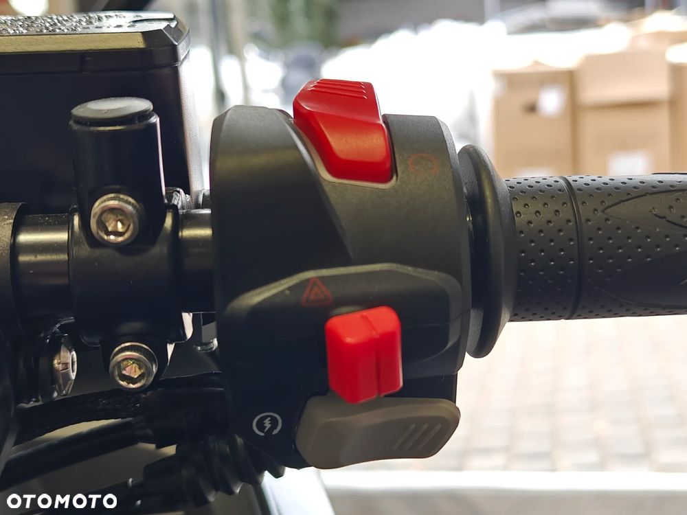 QJMOTOR SRK 125R - 16