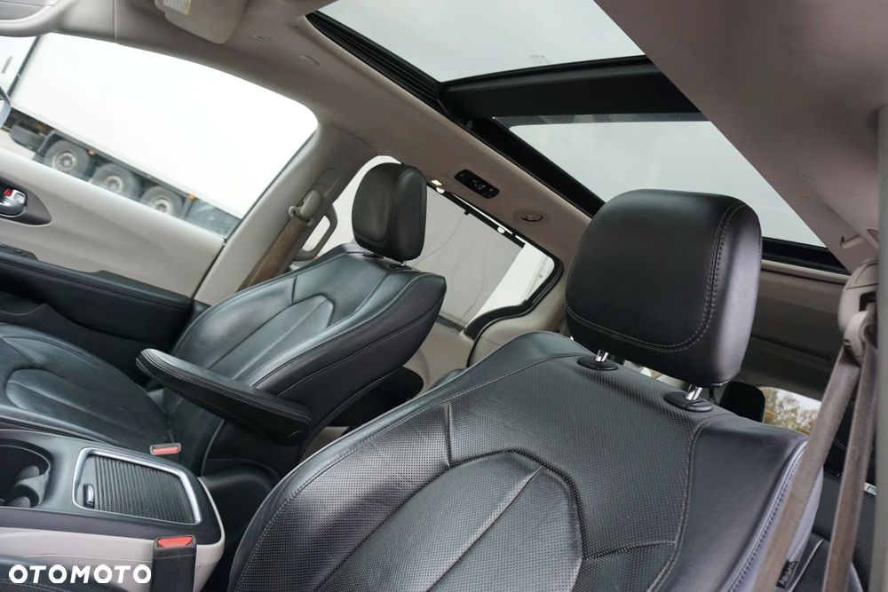 Chrysler Pacifica - 17