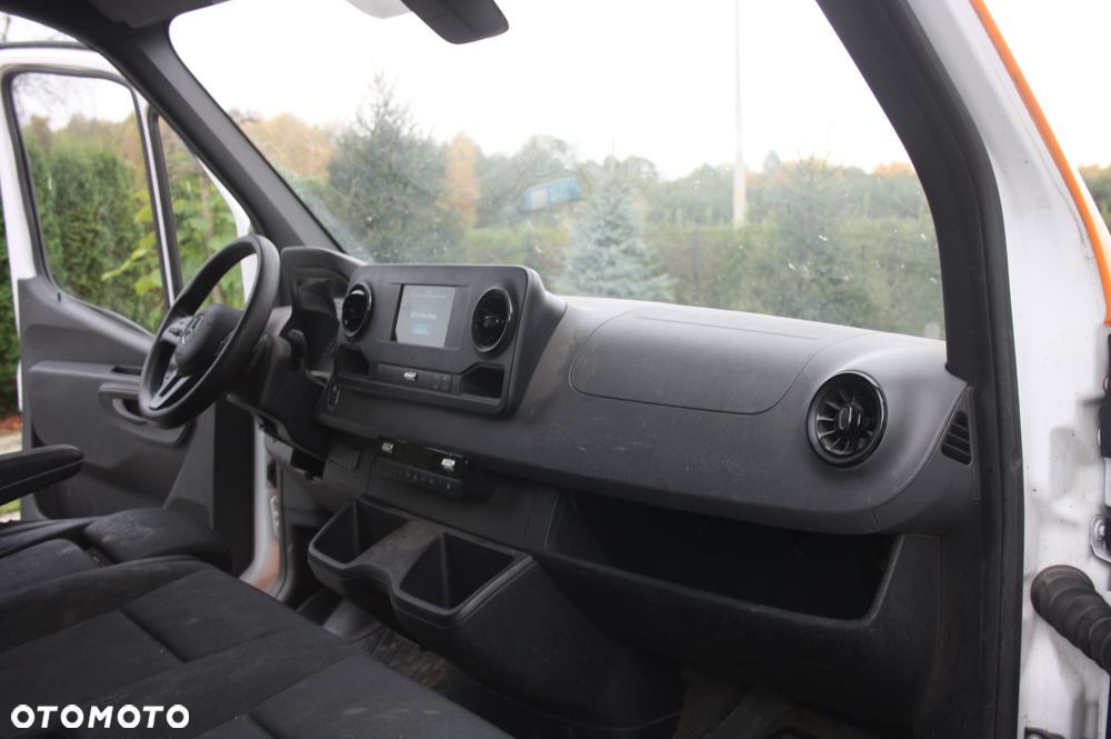 Mercedes-Benz Sprinter - 16