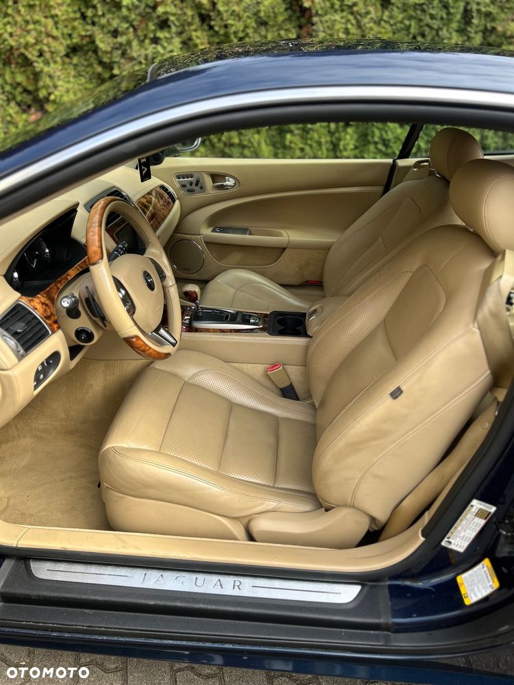 Jaguar XK - 12