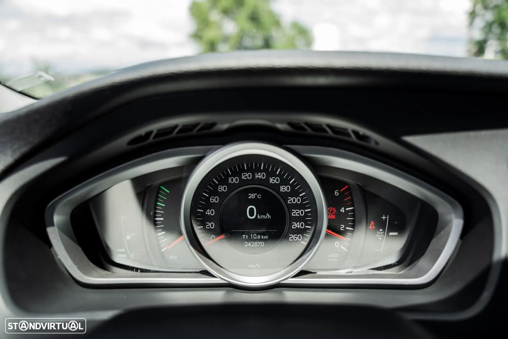 Volvo V40 D2 - 27