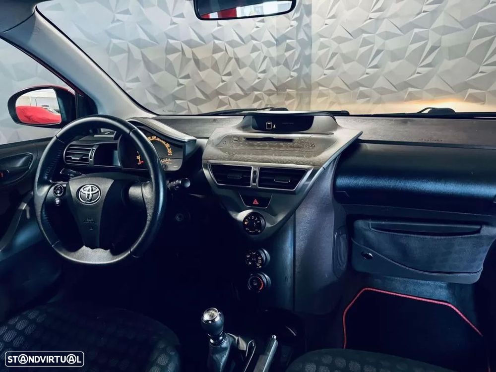 Toyota iQ 1.4 D-4D - 16