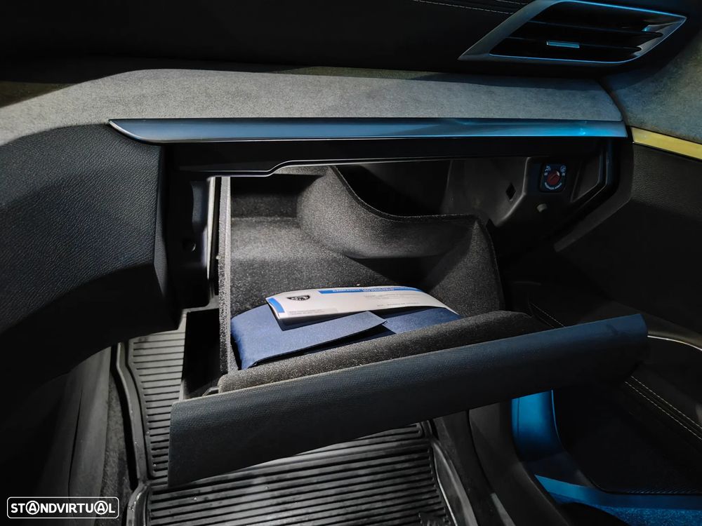 Peugeot 3008 1.6 Hybrid4 GT Line e-EAT8 - 37