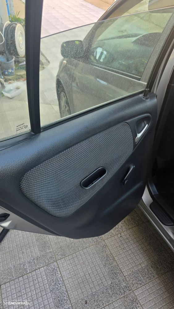 Toyota Yaris 1.0 Sol AC - 12