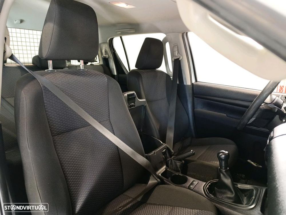 Toyota Hilux 2.4 D-4D 4WD CD CH - 5