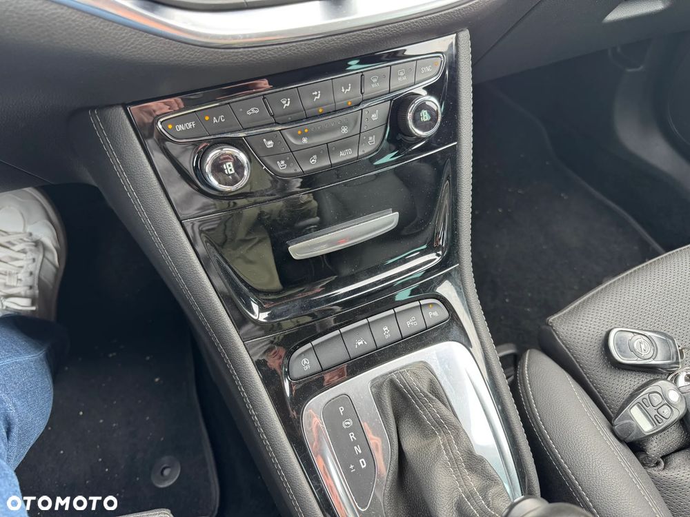 Opel Astra 1.4 T Dynamic S&S - 23