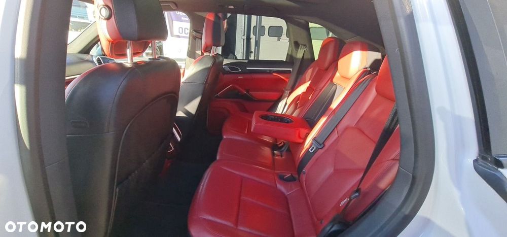 Porsche Cayenne - 32