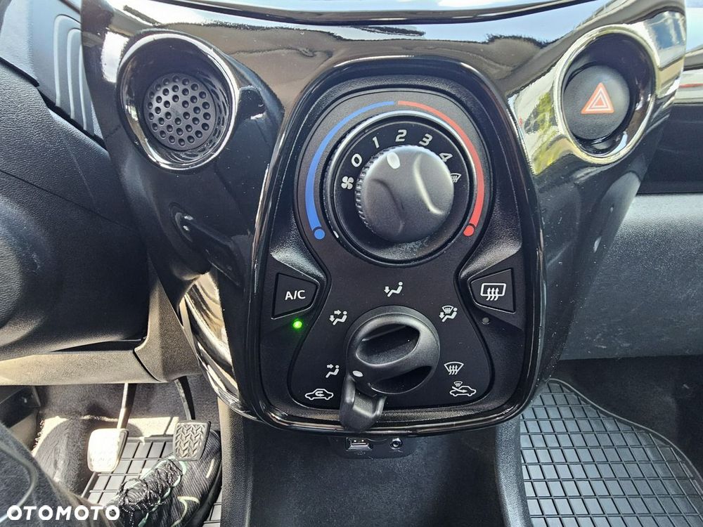 Toyota Aygo x-play touch - 26