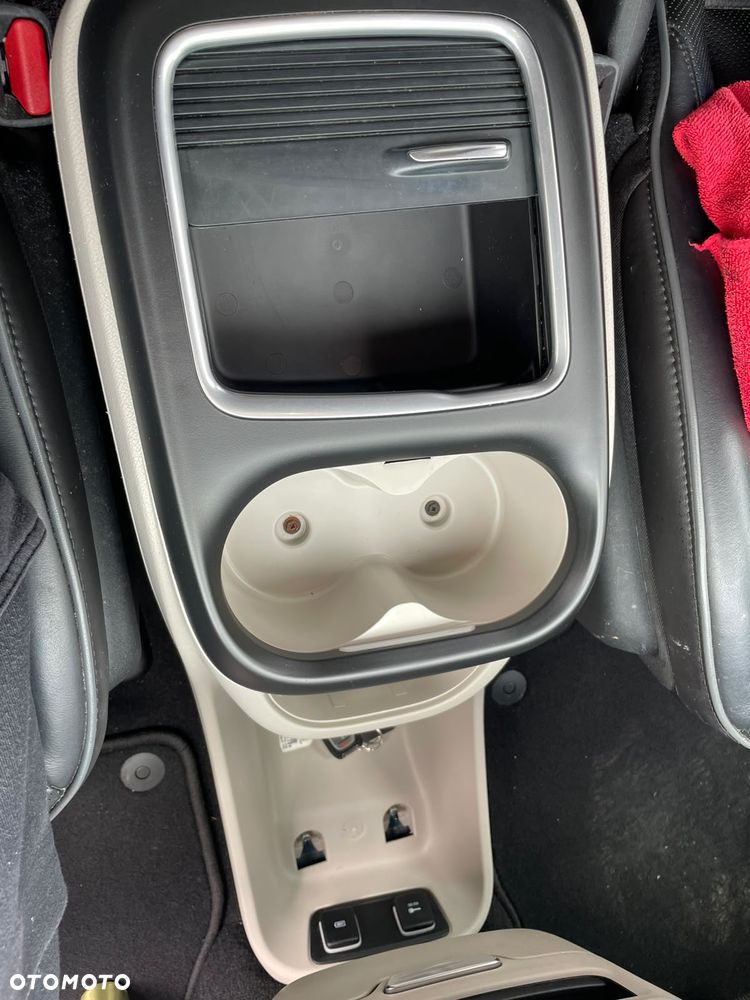 Chrysler Pacifica - 25