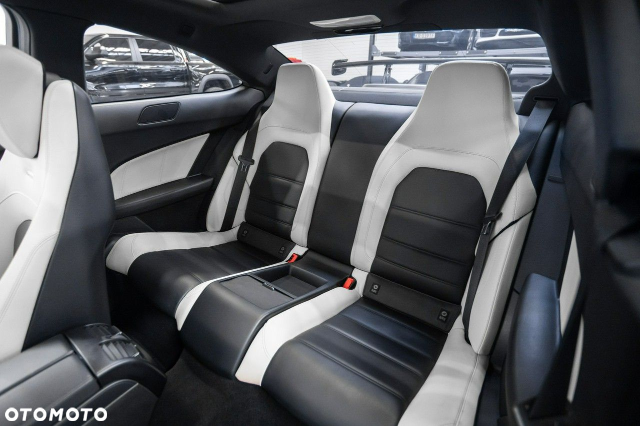 Mercedes-Benz Klasa C 63 AMG Coupe AMG SPEEDSHIFT MCT AMG Performance Package - 36