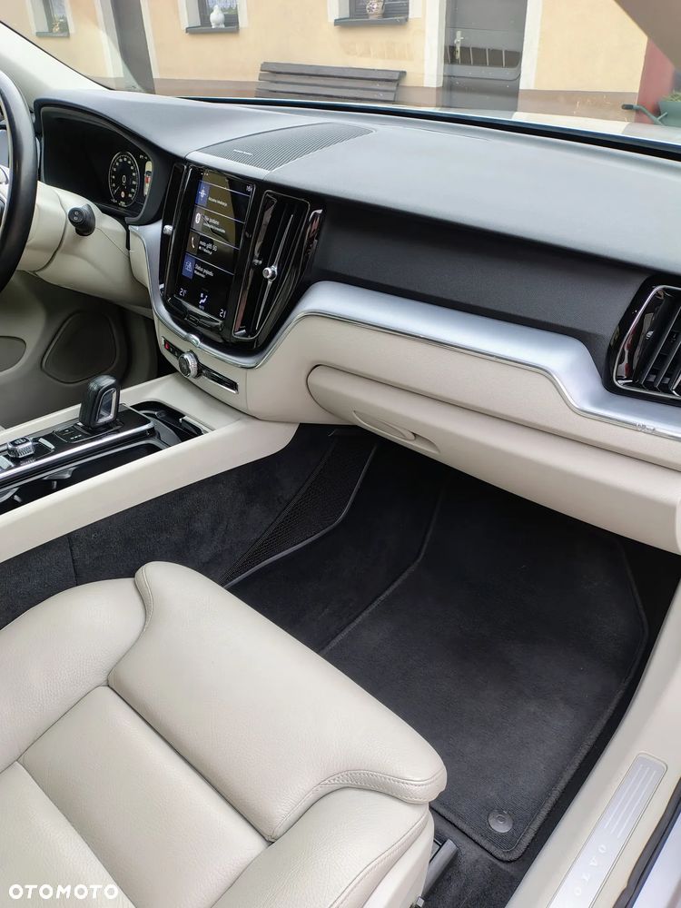 Volvo XC 60 B4 D AWD Ultimate Bright - 16