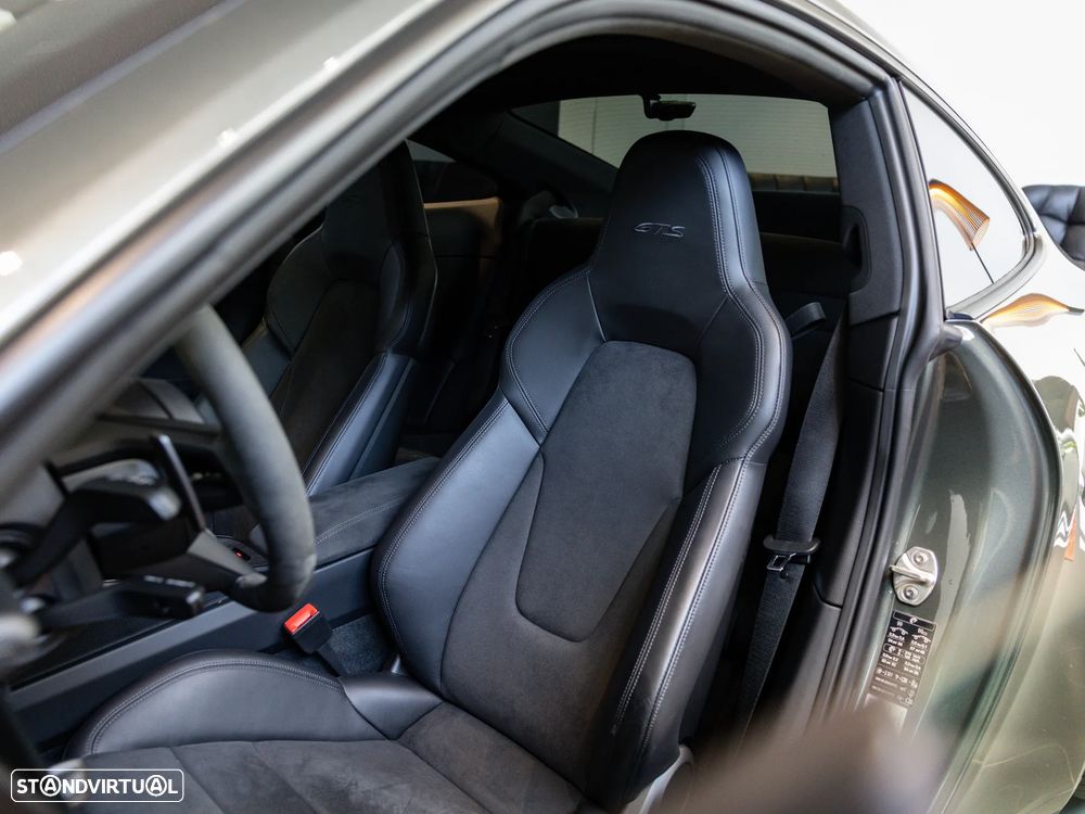 Porsche 911 (992) Carrera 4 GTS PDK - 24